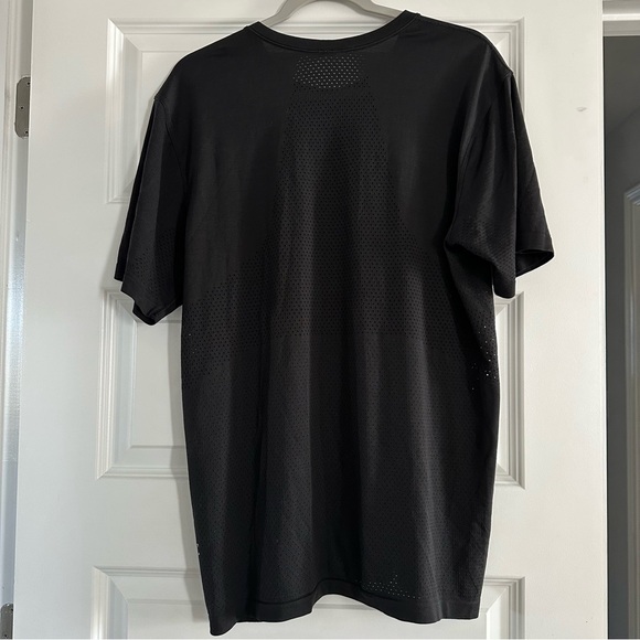 Lululemon Men's Metal Vent Tech Short Sleeve - Picture 3 of 5